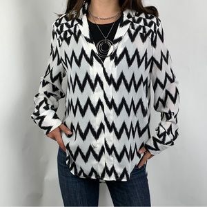 GUESS BLACK X WHITE ZIGZAG BLOUSE